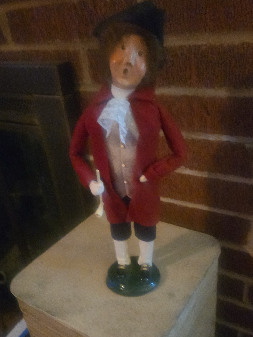 Red Coat Caroler Figurine Holiday Décor